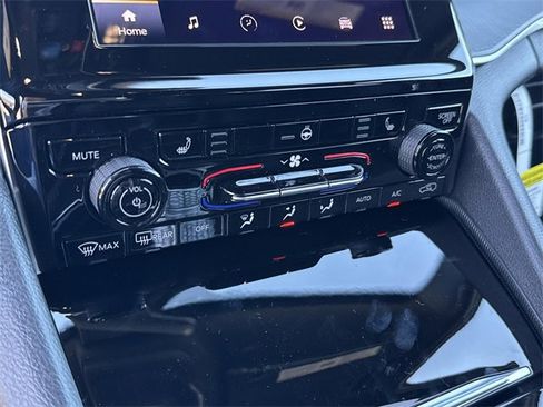 New 2025 Jeep Grand Cherokee Altitude image 27