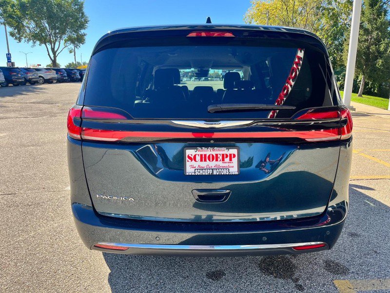 Used 2022 Chrysler Pacifica Touring-L w/ Uconnect Theater Family Group FWD image 6