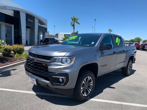 Used 2021 Chevrolet Colorado Z71 AWD/4WD image 2