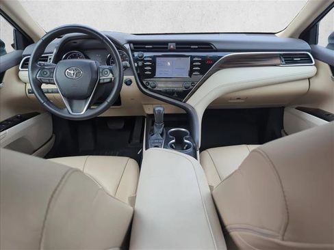 Used 2018 Toyota Camry XLE image 18