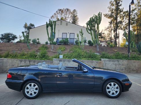 Used 2002 Mercedes-Benz CLK 320 Cabriolet image 4