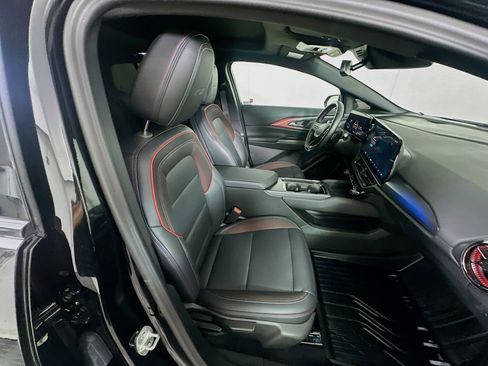 Used 2025 Chevrolet Equinox EV RS FWD image 30