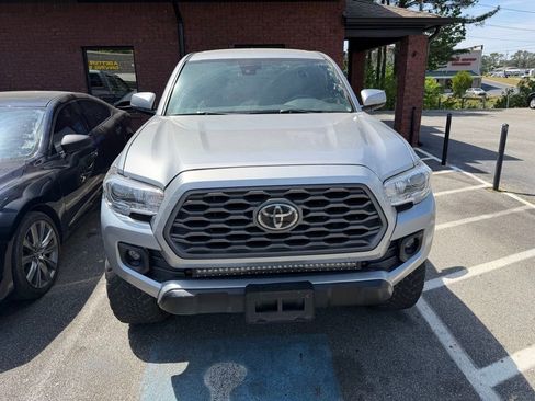 Used 2021 Toyota Tacoma TRD Off-Road w/ Technology Package image 2