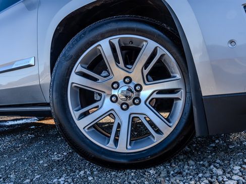 Used 2020 Cadillac Escalade ESV Premium Luxury image 13