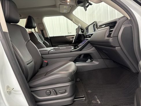 Certified 2025 INFINITI QX80 Pure image 38