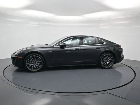 Used 2025 Porsche Panamera image 2