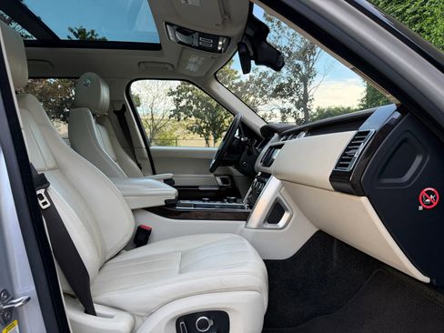 Used 2016 Land Rover Range Rover HSE image 17