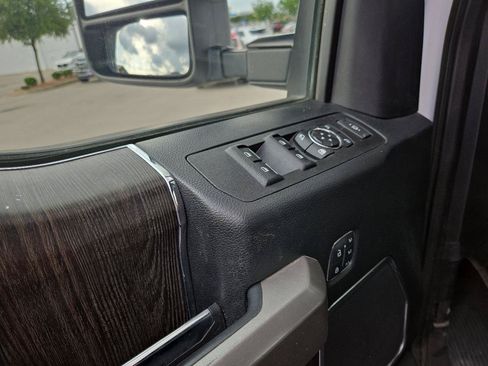 Used 2021 Ford F250 Lariat w/ Lariat Value Package AWD/4WD image 7