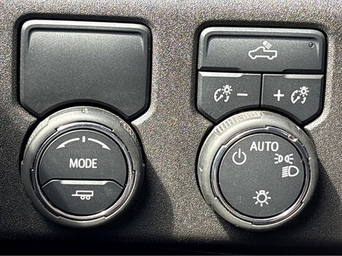 Used 2025 Chevrolet Silverado 1500 LT RWD image 10