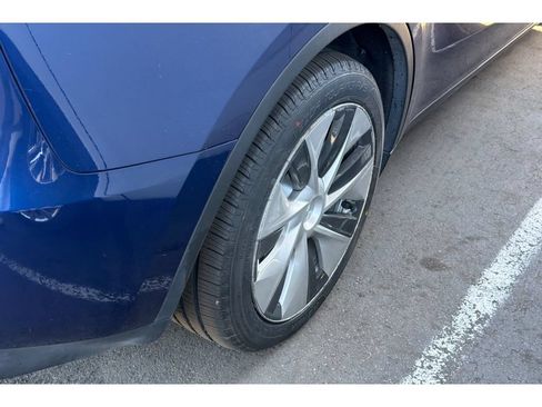 Used 2023 Tesla Model Y Long Range AWD/4WD image 4