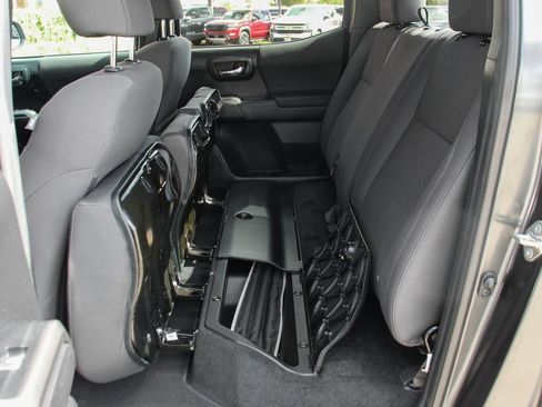 Used 2019 Toyota Tacoma TRD Sport image 29