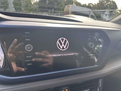 Used 2024 Volkswagen Taos SE image 23