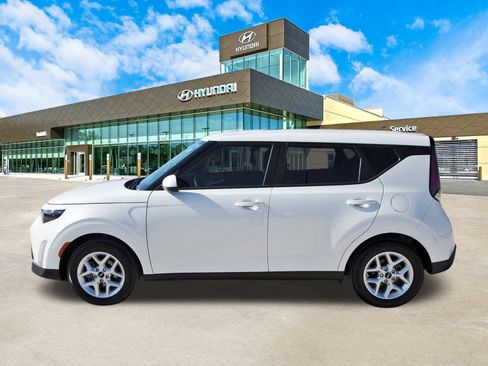 Used 2025 Kia Soul LX w/ LX Technology Package image 9