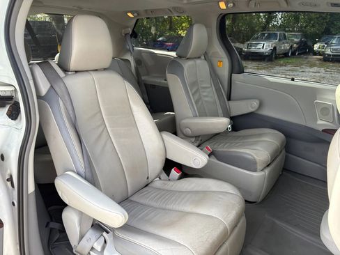 Used 2013 Toyota Sienna Limited image 16