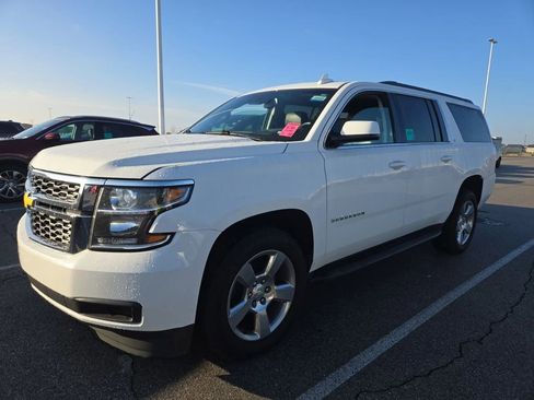 Used 2018 Chevrolet Suburban LT image 2