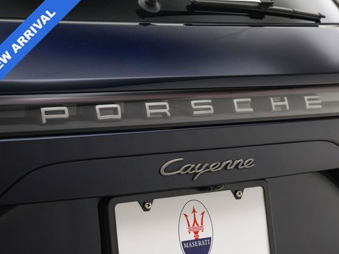 Used 2023 Porsche Cayenne Platinum Edition image 24