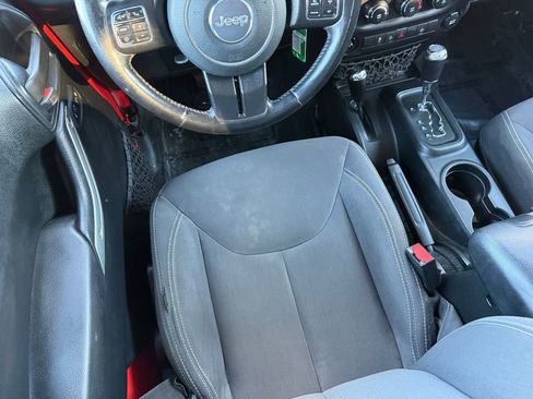 Used 2018 Jeep Wrangler Unlimited Sahara w/ Connectivity Group image 19