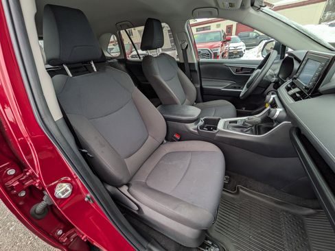 Used 2022 Toyota RAV4 LE image 18