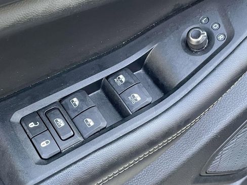 Used 2023 Jeep Grand Cherokee L Laredo image 16