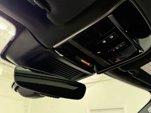 Used 2023 Land Rover Range Rover SE image 16