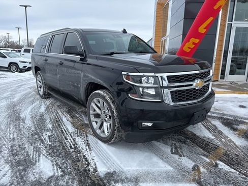 Used 2016 Chevrolet Suburban LT image 2