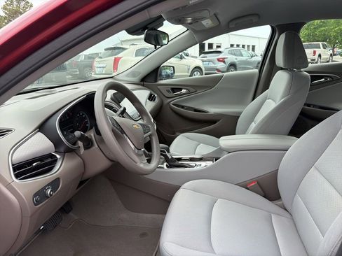 Used 2025 Chevrolet Malibu LT FWD image 11