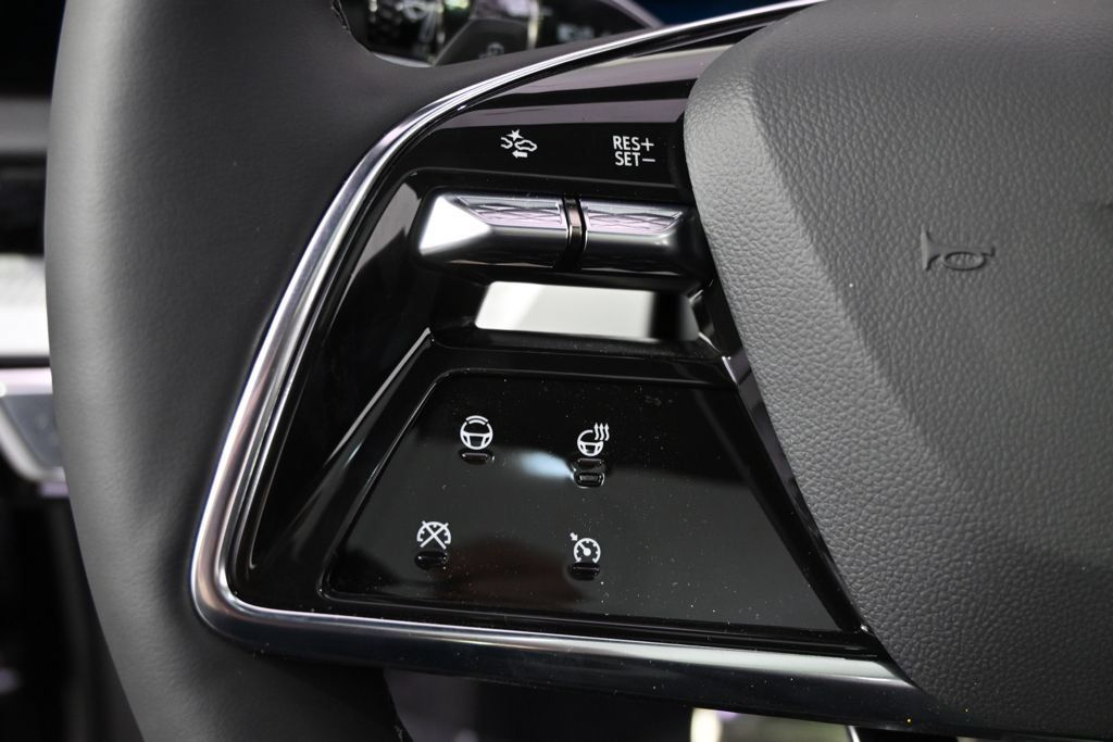 New 2026 Cadillac Optiq Luxury 2 w/ LPO, Floor Liner Package AWD/4WD image 32