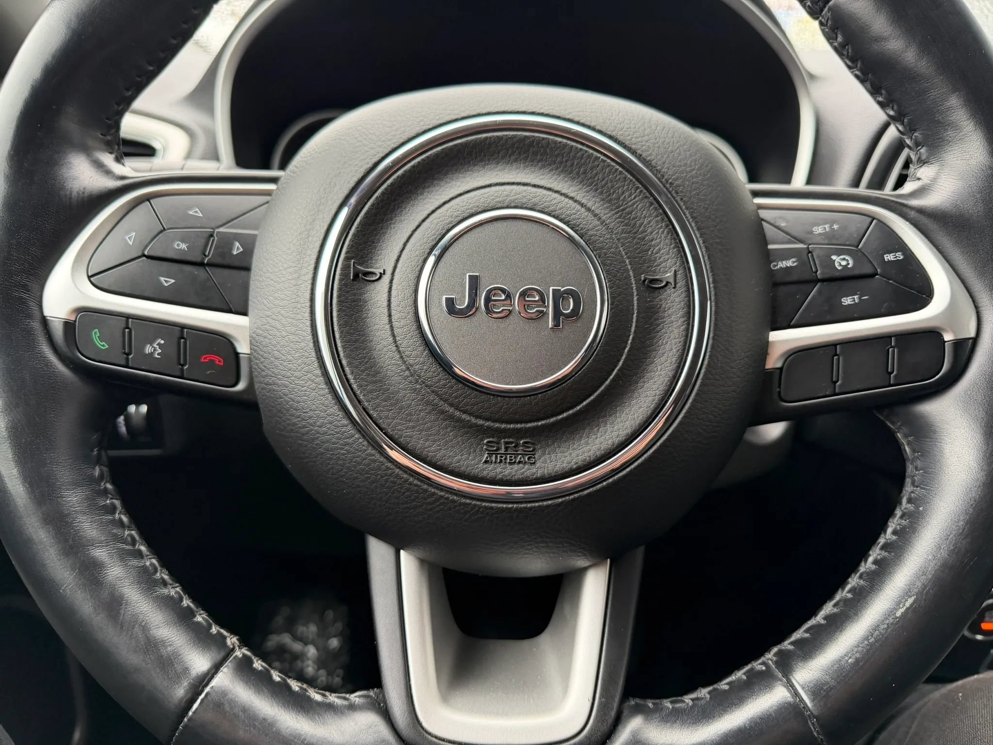 Used 2018 Jeep Compass Sport w/ Cold Weather Group FWD image 17