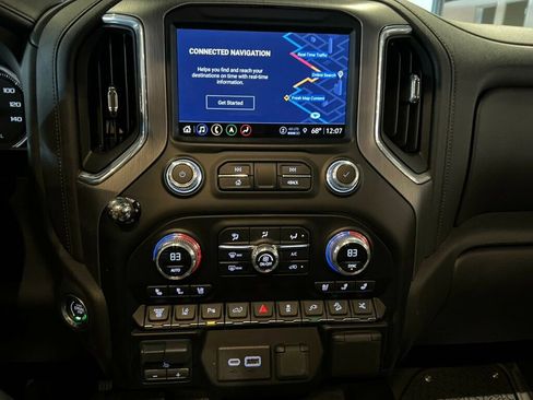 Used 2023 GMC Sierra 2500 Denali w/ Denali Black Diamond Edition image 18