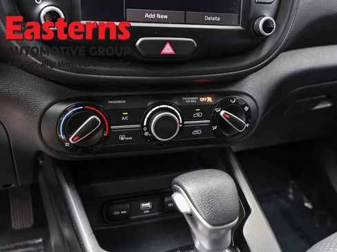 Used 2025 Kia Soul LX w/ LX Technology Package FWD image 19