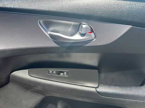 Used 2022 Kia Forte LXS w/ LXS Technology Package FWD image 11