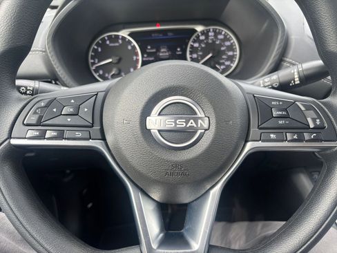 Used 2025 Nissan Sentra SV FWD image 25