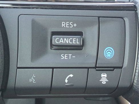 Used 2023 Nissan Rogue SV image 25