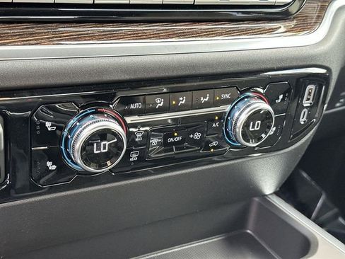 New 2026 GMC Sierra 1500 Elevation image 12