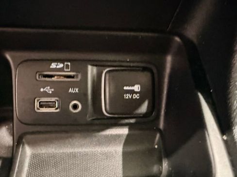 Used 2016 Jeep Cherokee Sport image 32