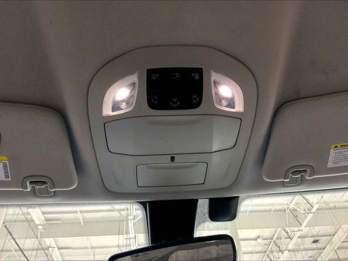 Used 2018 Chrysler Pacifica Touring-L image 33