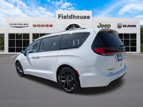 Used 2025 Chrysler Pacifica Limited FWD image 8