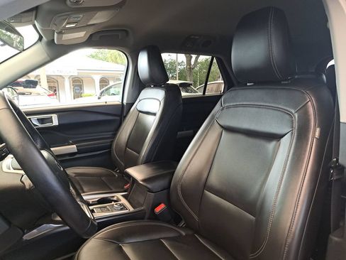 Used 2022 Ford Explorer XLT w/ Equipment Group 202A AWD/4WD image 23