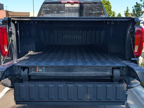 Used 2024 GMC Sierra 1500 AT4 w/ Technology Package AWD/4WD image 18