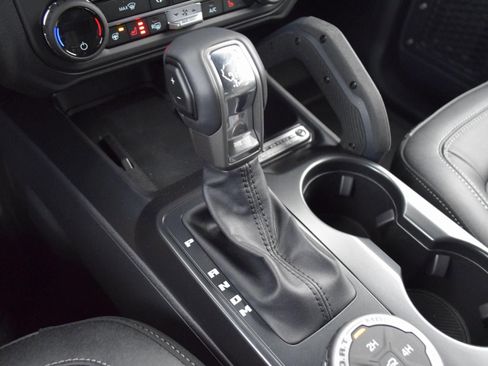 New 2025 Ford Bronco Badlands image 14