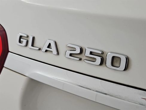 Used 2018 Mercedes-Benz GLA 250 4MATIC image 12