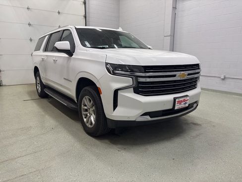 Used 2024 Chevrolet Suburban LT image 2