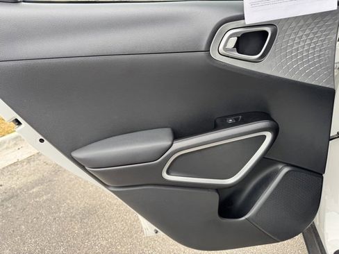 Certified 2023 Kia Soul LX w/ LX Technology Package image 9