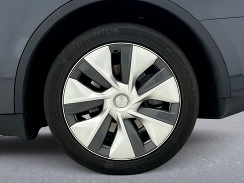 Used 2023 Tesla Model Y Long Range image 12