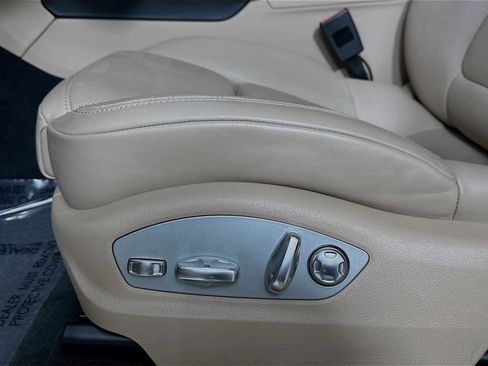 Used 2025 Porsche Macan image 13