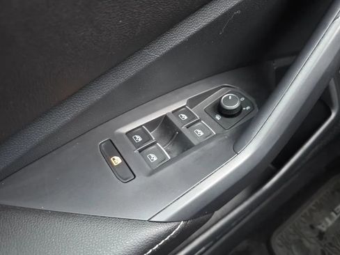 Used 2023 Volkswagen Jetta SE image 22