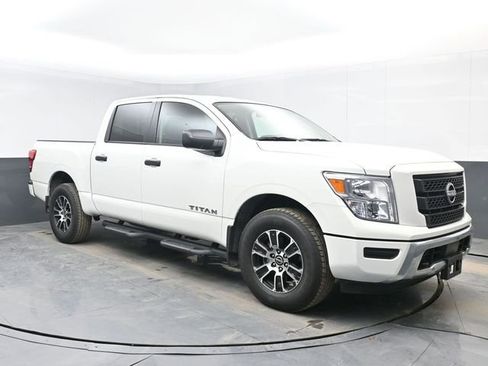 Used 2024 Nissan Titan SV w/ Accessory Utility Package image 2
