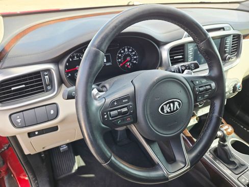 Used 2017 Kia Sorento EX image 9