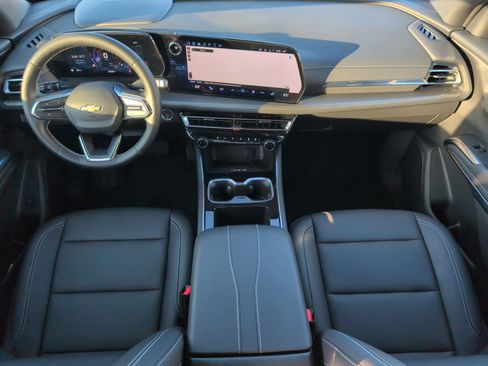 Used 2025 Chevrolet Traverse LT image 25