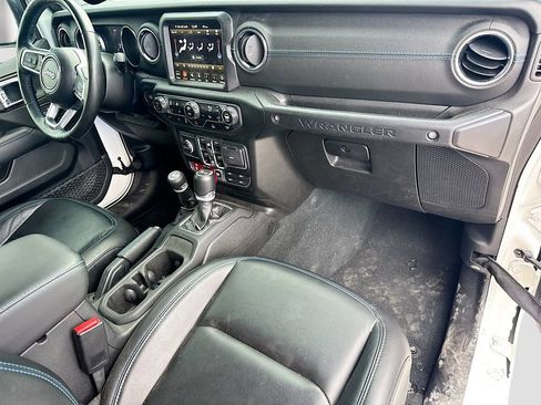 Used 2023 Jeep Wrangler Unlimited Rubicon 4xe w/ Cold Weather Group AWD/4WD image 33